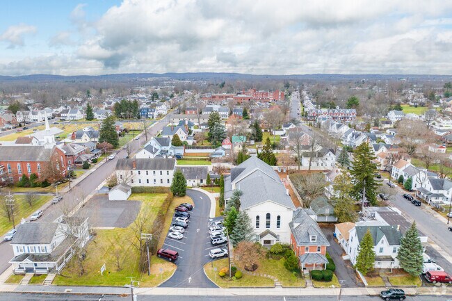 United Friends School sports an 8 to 1 student to teacher ratio.