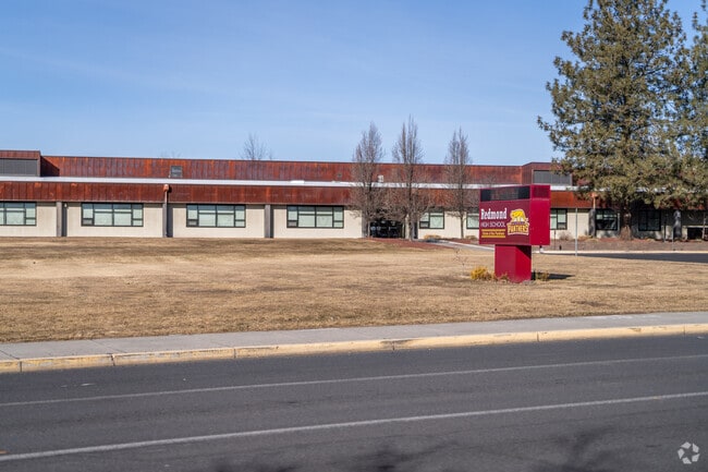 Redmond High School serves grades 9-12 in Redmond, Oregon.