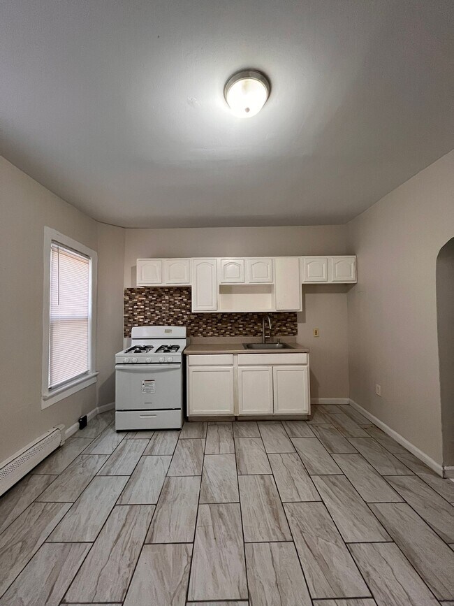 138 Fulton Ave unit 1, Jersey City, NJ 07305 - photo 4