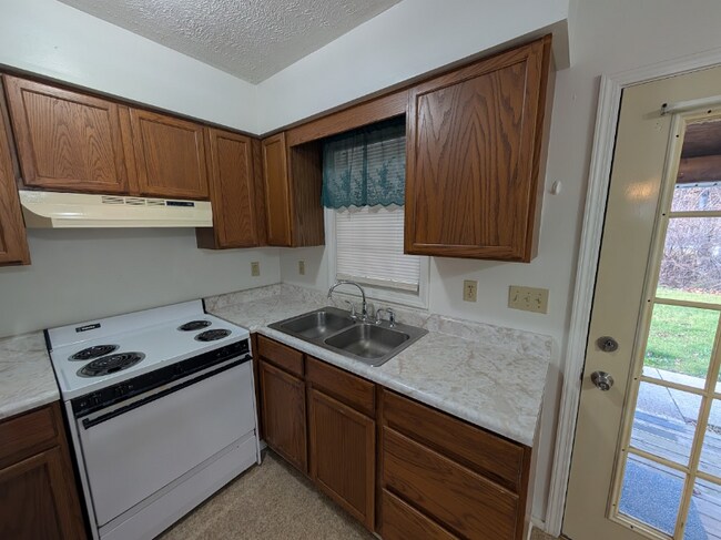 1008 8th Ave unit B, Duncansville, PA 16635 - photo 4