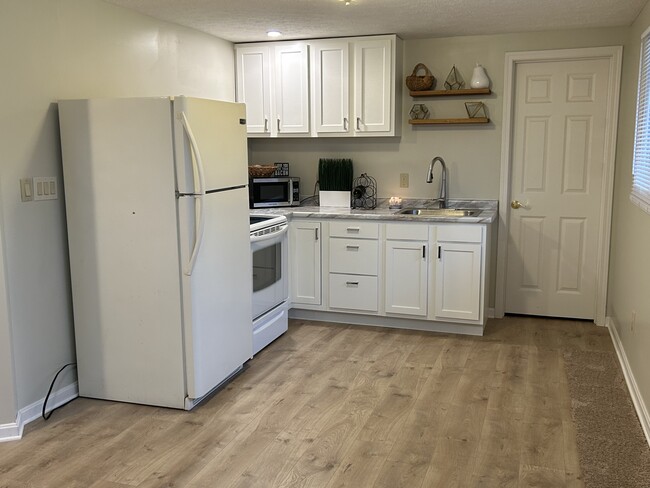 KItchen with Eat-in