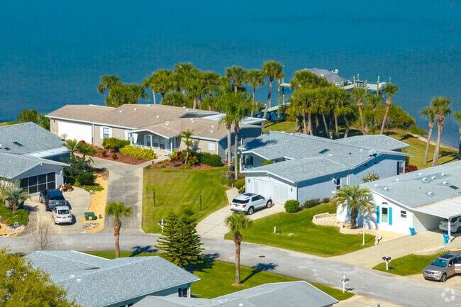 These Oak Hill homes enjoy easy water access and a cool breeze from the ample palm trees.