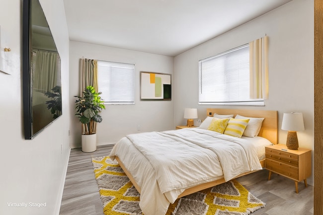 Metro at 70, Saint Louis, MO 63121 - photo 4