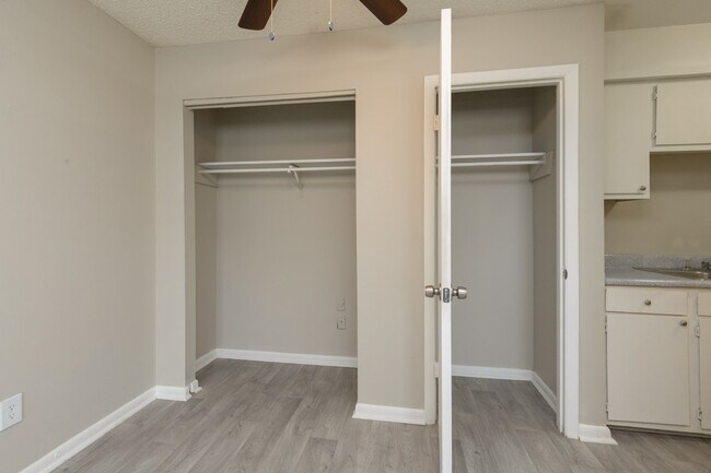 Closet & Pantry