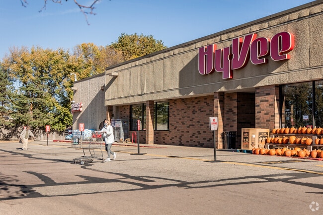 HyVee is a mile and a half southwest of Tourtellotte Park for locals grocery needs.