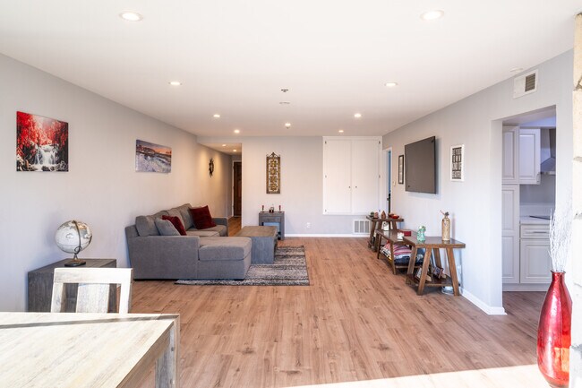 La Casita Condominium unit 115, Redondo Beach, CA 90277 - photo 3