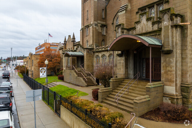 The First presbyterian Christian school has several entrances on both sides of the building.