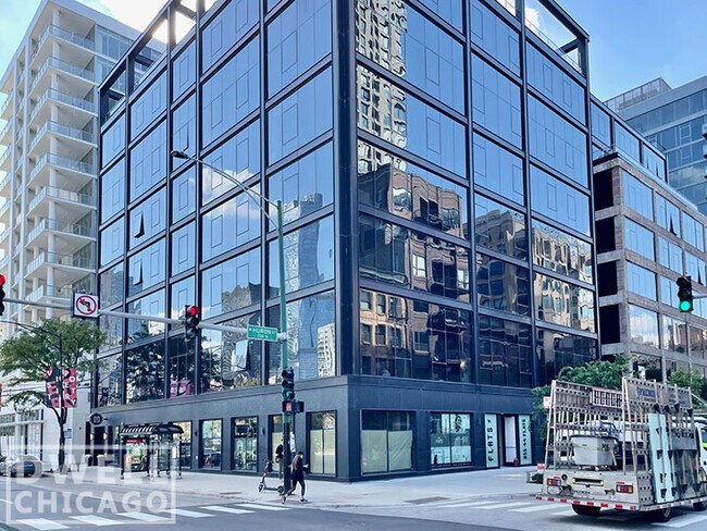 152 W Huron St unit 1, Chicago, IL 60654 - photo 2