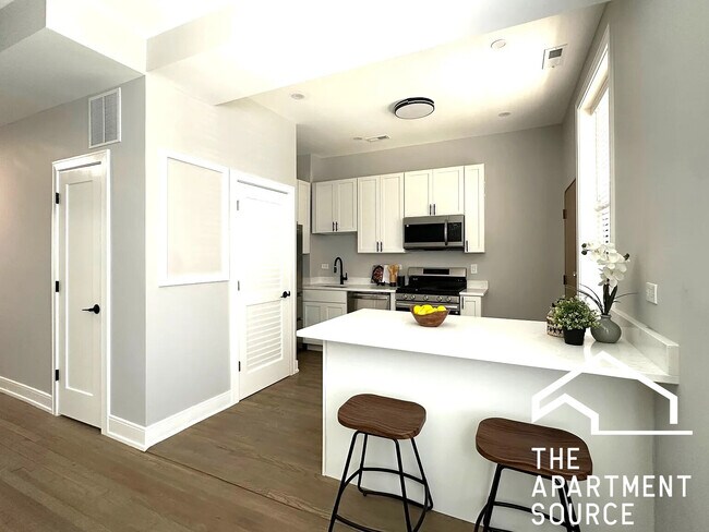 3837 N Wilton Ave unit 2, Chicago, IL 60613 - photo 7