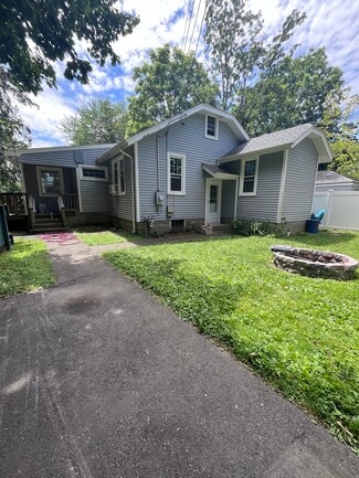 24 Arnold Ave, Babylon, NY 11704