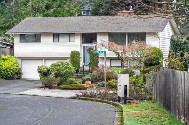 Check out the Midcentury Modern homes throughout The Highlands neighhborhood.