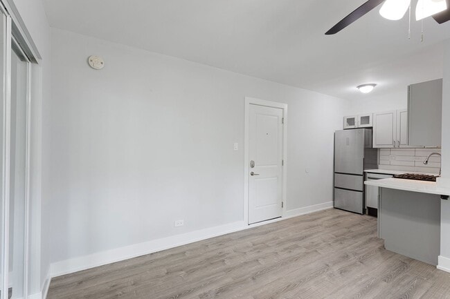 1522 W Sherwin Ave unit 202, Chicago, IL 60626 - photo 6