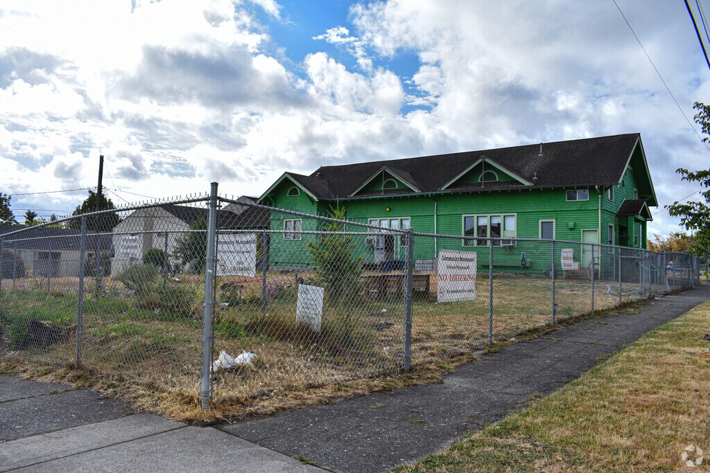 Community Montessori School is located in the neighborhood of Hilltop, Tacoma, Washington.