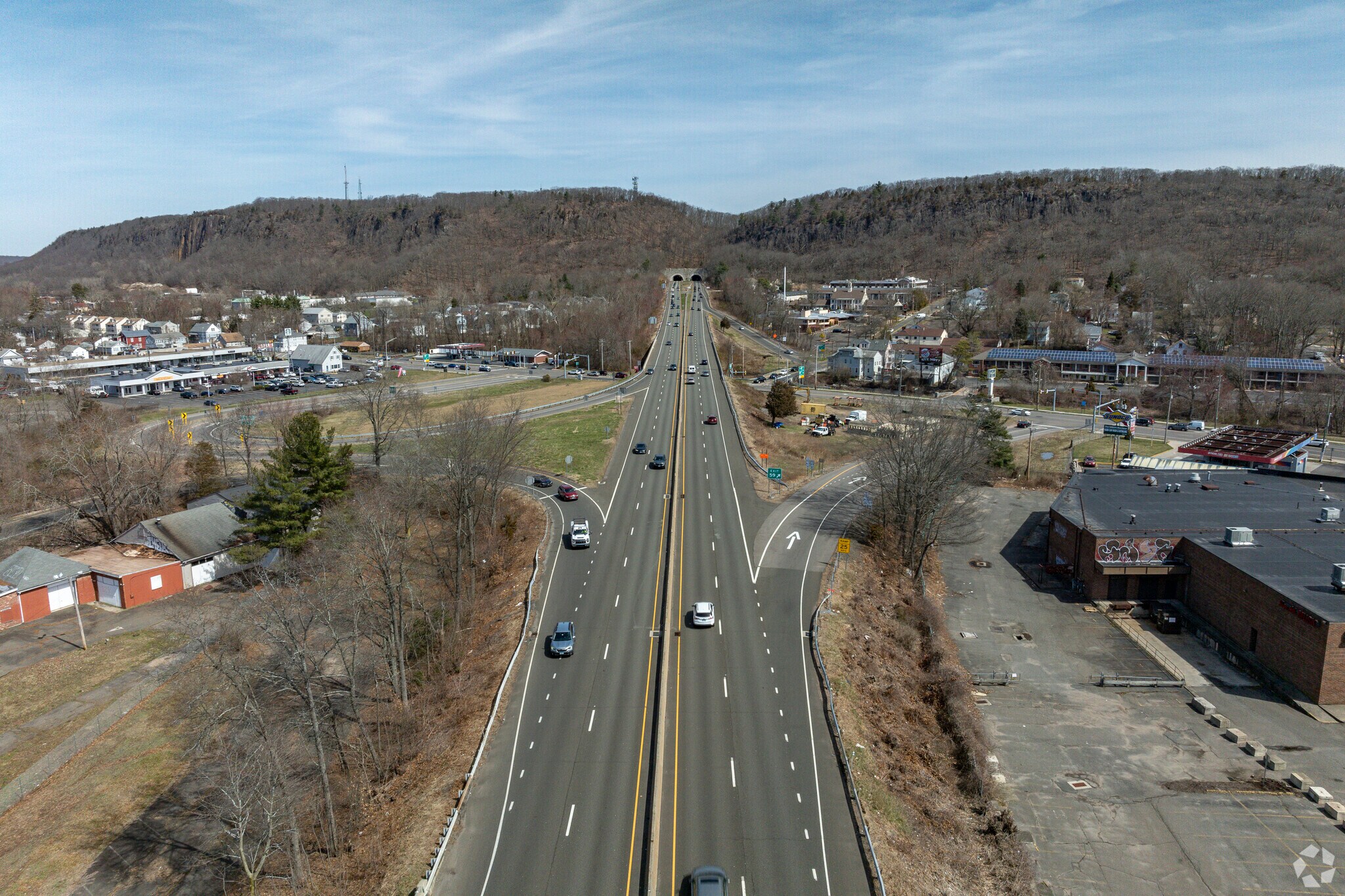 Easy access to the Wilbur Cross Parkway exists in the center of Woodbridge.