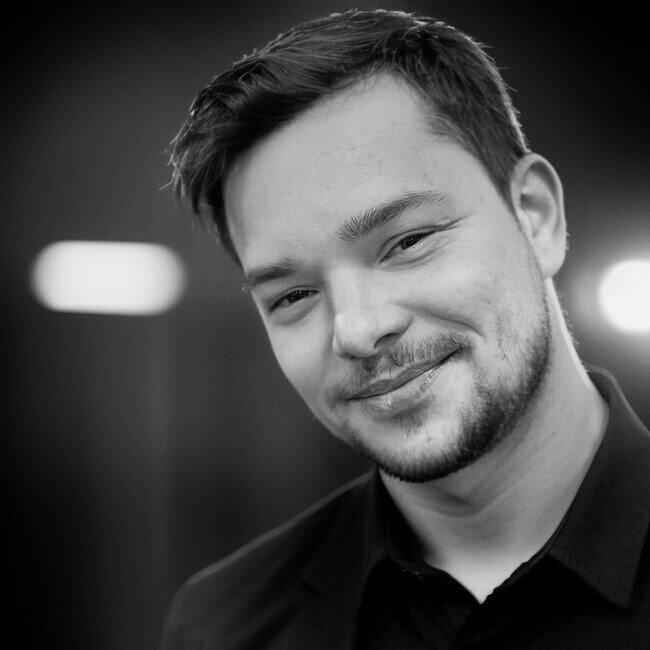 Agent Photo