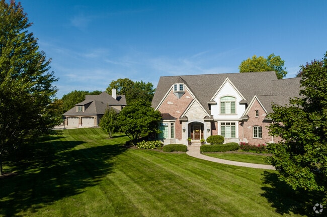 A row of homes in Southeast Wauconda showcases the expansive lots and space between homes.