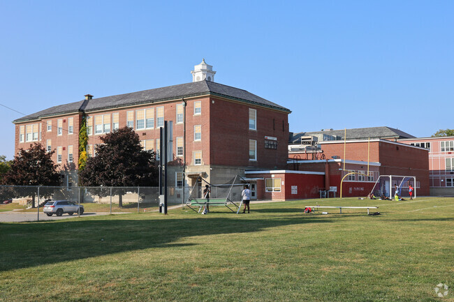 The student population of Lewiston Middle School is 770 and the school serves 7-8.