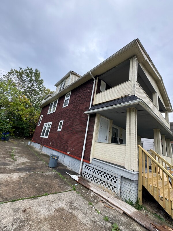 883 Alhambra Rd Unit down, Cleveland, OH 44110