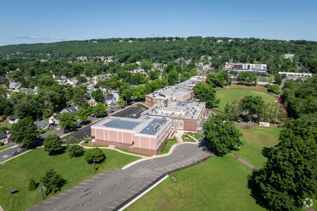 North Plainfield's North Plainfield Middle School has 489 students in grades 7-8.