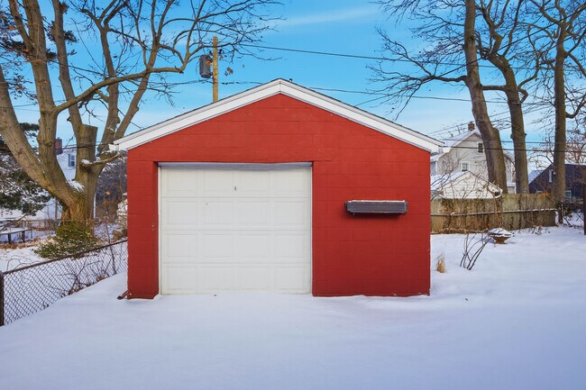 406 Tarrington Rd, Rochester, NY 14609 - photo 4