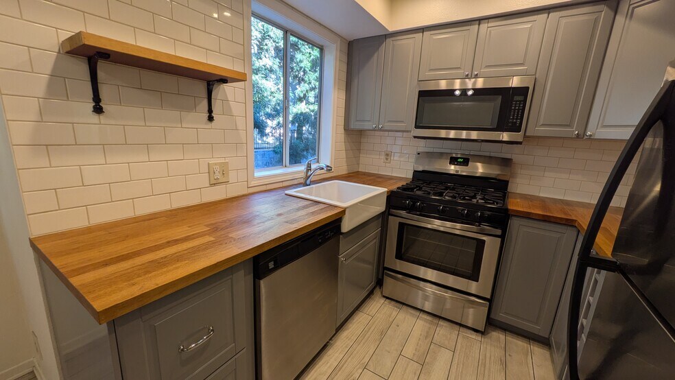 7320 Balboa Blvd, Van Nuys, CA 91406 - photo 1