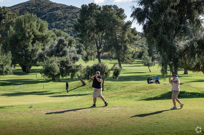 Practice your swing at Echo Hills Golf Course near Valle Hermosa of Hemet.