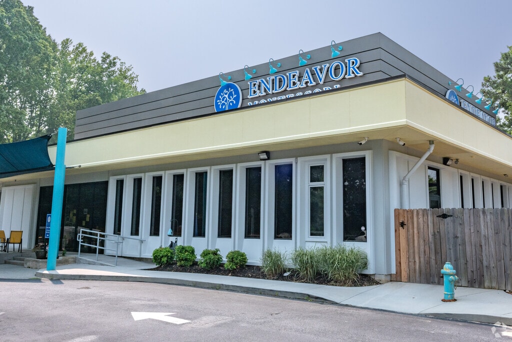 Main entrance to Endeavor Montessori School in Dunwoody, Atlanta GA