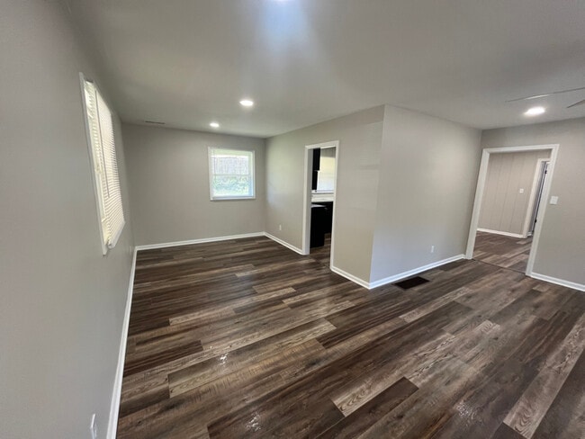 3313 E 17th Ave, Sheffield, AL 35660 - photo 7