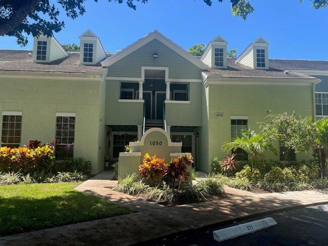 1050 Crystal Way unit Bahia of Delray, Delray Beach, FL 33444 - photo 2