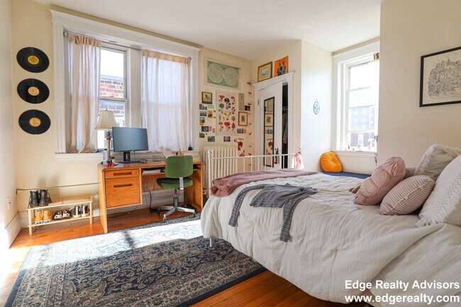317 Saint Paul St unit 3, Brookline, MA 02446 - photo 4