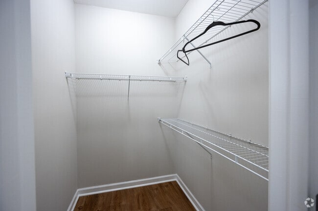 2BR, 2BA - 1,228SF - Closet