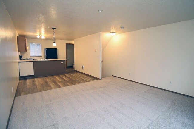 17-23-23 SE 127th Ave unit 17-02, Portland, OR 97233 - photo 6