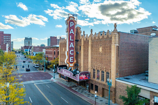 Logan Wood residents enjoy the many dining and entertainment options in downtown Canton.