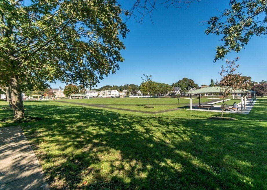 5 Naviens Ln unit 2, Waltham, MA 02453 - photo 1