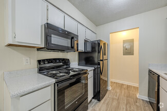 600 Holiday Cir, Forsyth, GA 31029