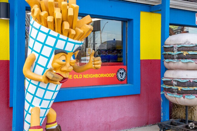 Grasslands residents have access to dozens of dining options.