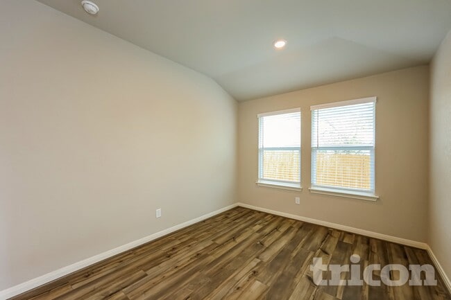 13542 Paxton Blvd, Saint Hedwig, TX 78152 - photo 2