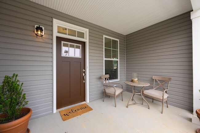 206 Oxford Ave, Smithfield, VA 23430 - photo 3