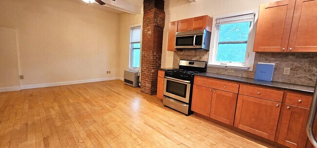 137 Park St unit 4, Burlington, VT 05401 - photo 2