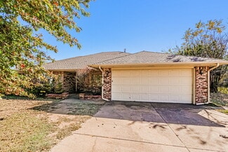 1712 N Lincoln Ave, Moore, OK 73160