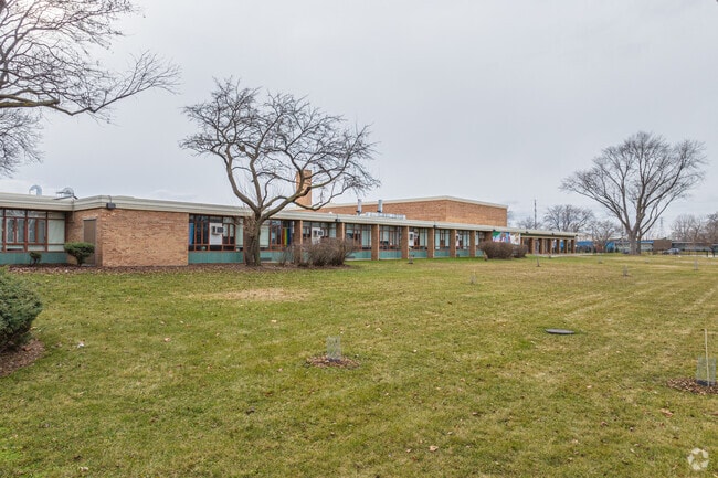 Chicago's George Washington High School has a student-teacher ratio of 17 to 1.