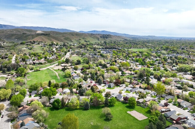 Located in the foothills, Collister is just minutes from downtown Boise.