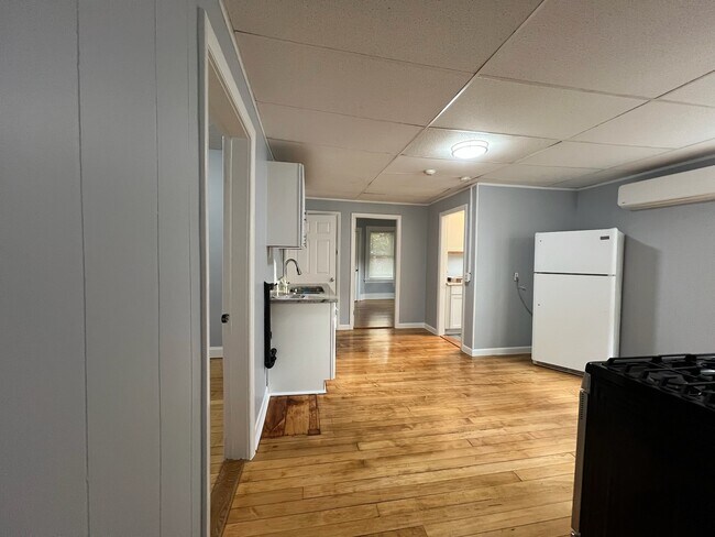 28 Paine St unit 2 R, Worcester, MA 01605 - photo 6