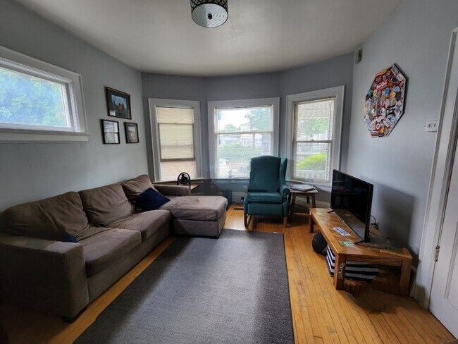2206 E Locust St unit 2120, Milwaukee, WI 53211 - photo 4