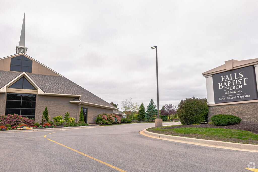 Falls Baptist Academy provides education in the neighborhood of 
Menomonee Falls.