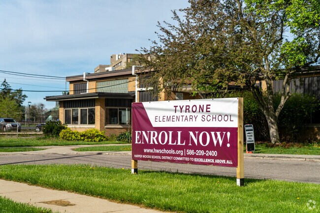 Tyrone Elementary School offers a student-teacher ratio of 18:1.