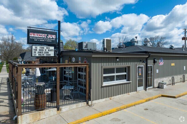 Smokey Jo's Scratch Kitchen & Ale House in Crete, IL serves delicious food & great live music.