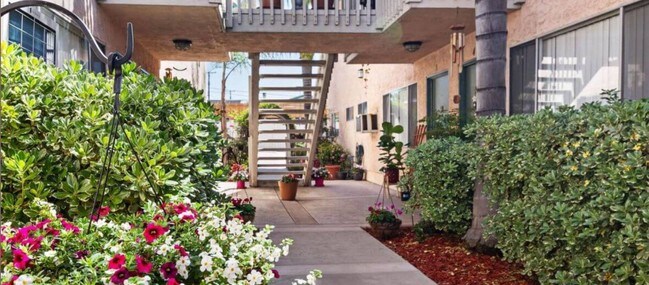 Carlton Ridge *1st Month Free OAC*, Santee, CA 92071 - photo 6