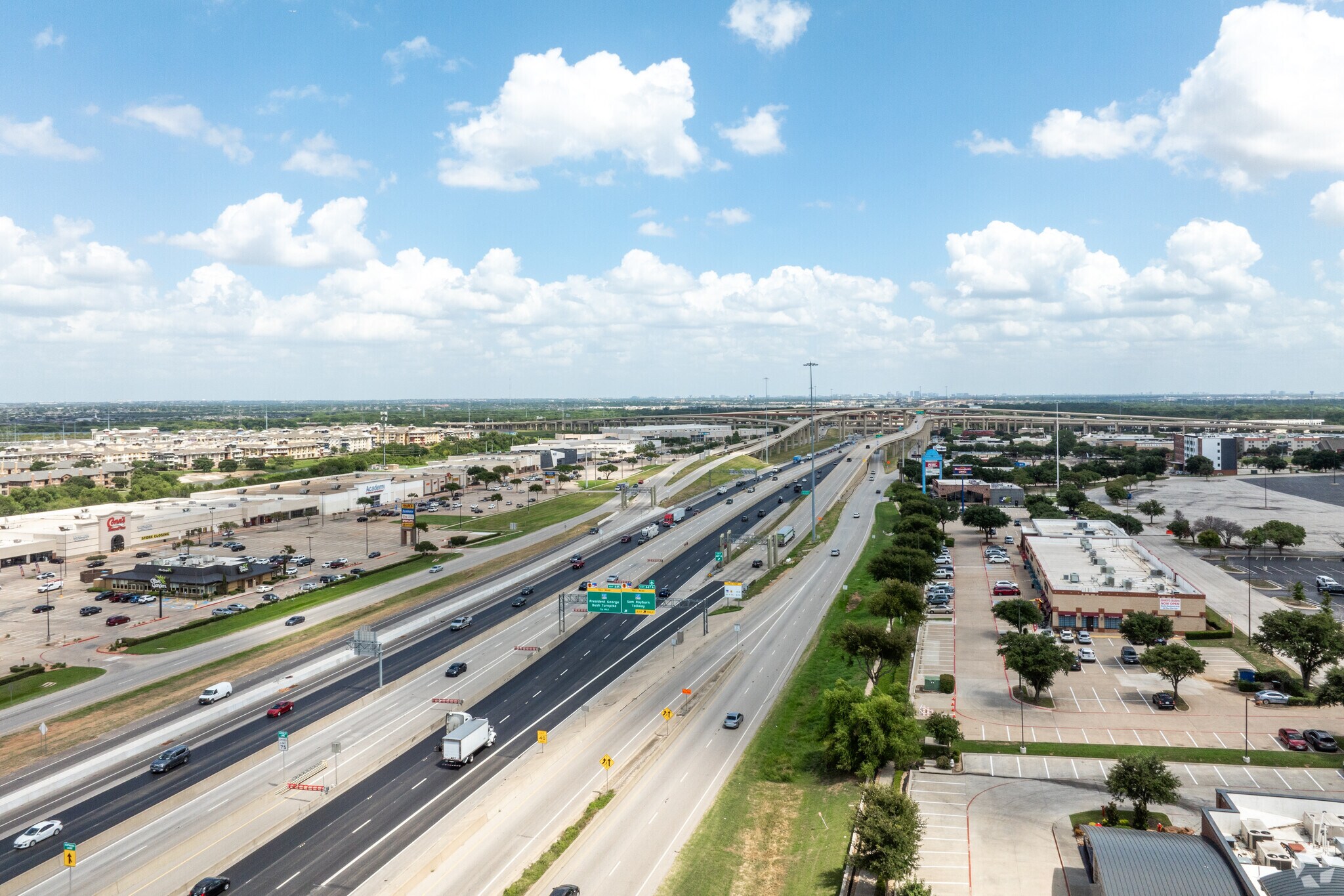 The proximity of Creekside to I35 makes commuting to Dallas easy.