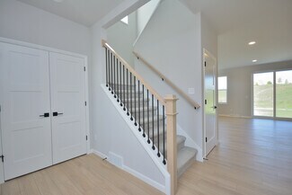 633 Standing Stone Dr, Waukesha, WI 53189
